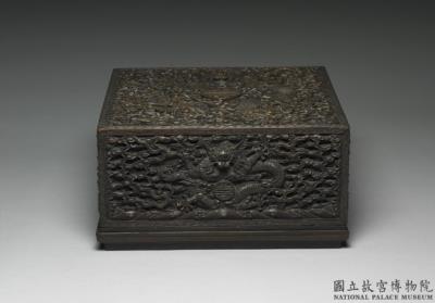 图片[2]-Square red sandalwood curio box with carved dragon decoration (contains 44 curio pieces), Qing dynasty, Qianlong reign (1736-1795)-China Archive